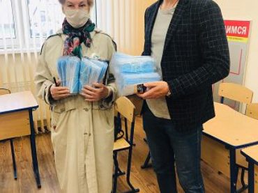 Благотворительность в период пандемии: жителям Заневского поселения вручили защитные маски