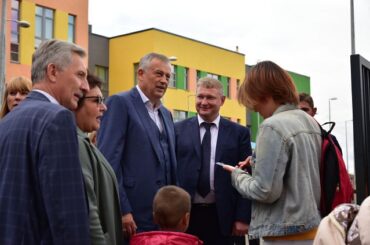 В ходе рабочего визита в Янино-1 губернатор Ленобласти Александр Дрозденко посетил новый детский сад «Леголяндия» на 176 мест