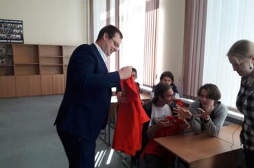 Участники трудовых бригад из Кудрово получили памятные подарки
