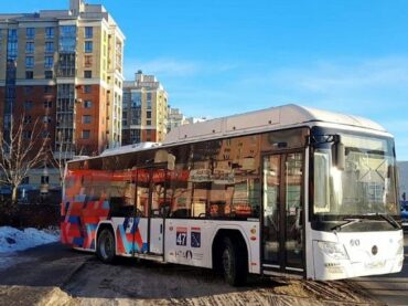 В Кудрово на маршруты выехали брендированные в стилистике «Команды 47» автобусы