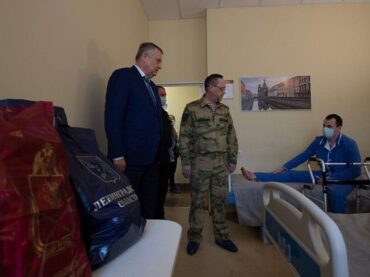 Александр Дрозденко навестил в госпитале участников спецоперации на Украине 