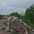 «Не пройти, не проехать»: свалку в Янино-1 устроили прямо на дороге