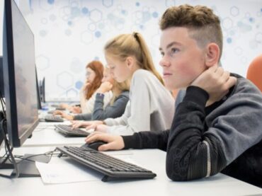 «Код будущего»: идет набор на курсы программирования для школьников 