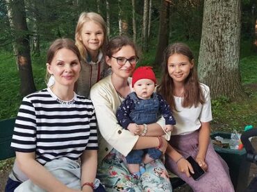 «Нас называют пиратским кораблем»: матушка Анна Фомина о воспитании шестерых детей, переоценке ценностей и важности реализации для женщины
