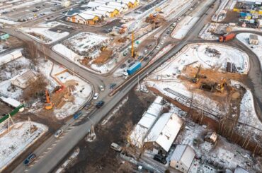 В Янино-1 демонтируют столбы освещения для расширения Колтушского шоссе 