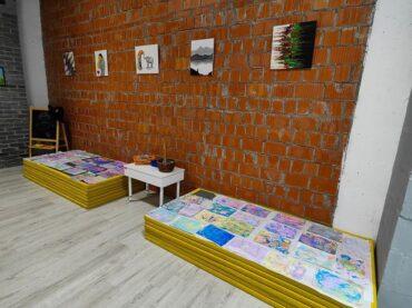 В Кудрово открылась выставка художника Валентины Беляевой 